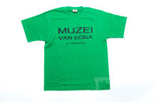 Зеленая футболка с надписью «MUZEI VAN БОБА»